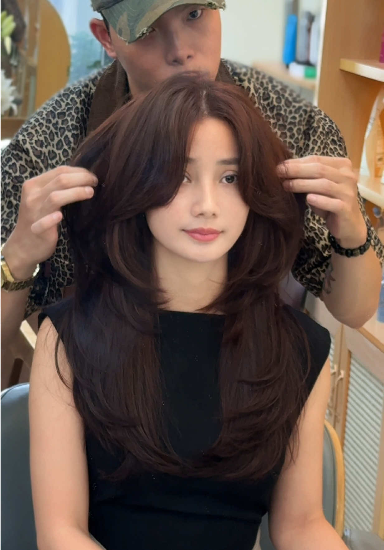 Cứ cam thường Layer Phân Tầng cho chị em thẩm ạ . Chị em thích kiểu Layer nhẹ nhàng mà ko lo vểnh ấy thì tham khảo mẫu này đi nhé ạ  #hoangvietluxa  #luxahair  #layerphantang  #salonchuyennghiep  