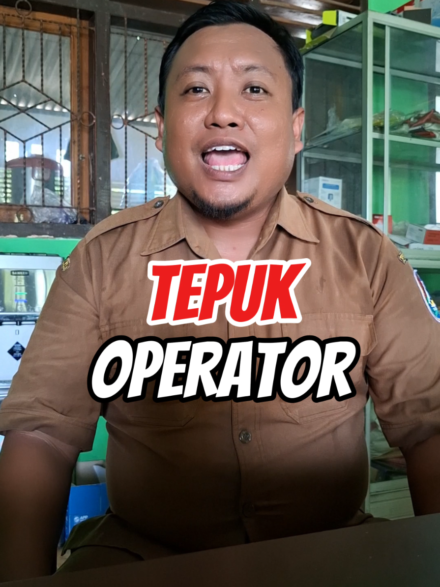 Tepuk Operator Terimakasih untuk semua operator sekolah, atas waktu pikiran dan segalanya demi kelancaran administrasi di sekolah.  #pakwawberaksi #gurupjok #dagelan 