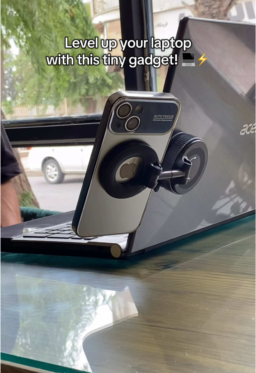 Works anywhere you want!👌🏻⚡ #phoneholder #magnetic #tiktokmademebuyit #laptop #bestproducts 