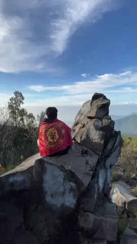 17 tahun tanpa tropi UCL, 12 tahun tanpa tropi Premier League, Bertahun tahun sering gonta ganti pelatih & bertahun tahun mengalami musim” yg buruk, Tapi aku yakin suatu saat nanti kejayaan akan datang lagi seperti dulu ❤️❤️❤️ #GGMU #gloryunited #manchesterunited 