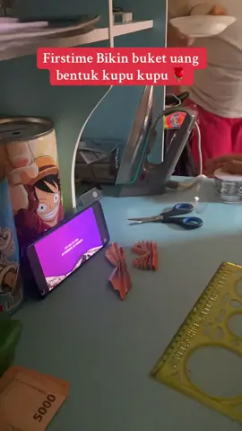 Siapa yang suka bikin buket sambil nonton film #rekomendasi #tukangbuket #buketuang #buketuangkupukupu #buket 