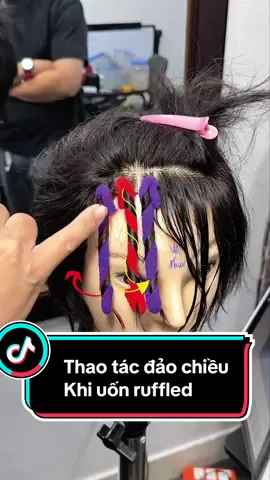 ✂️ Thao tác đảo hướng khi uốn ruffled #đómbarber #daycattoc #haircut #chiasekinhnghiem #viral 