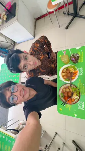 Makan with lil brother 🐸🐳#