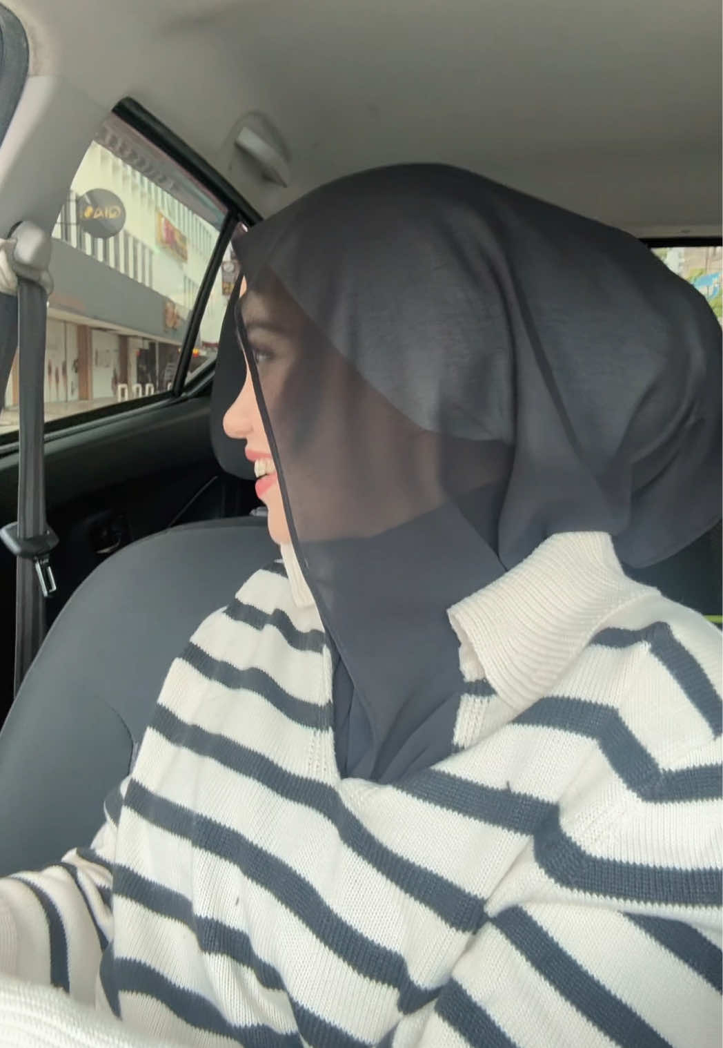 Sorry driver kena jadi tripod kawan 😂