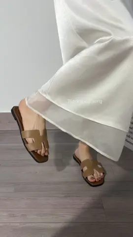 Dép quốc dân, mang lên chân xinh mà giá 🌰 #depchuh #depnuthoitrang #depnuhottrend 