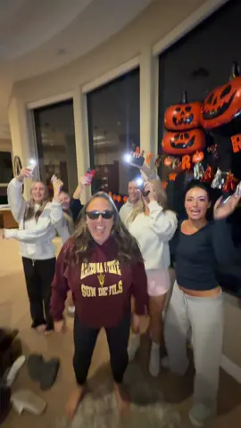 emchel knows what’s up #viral #mom #fyp #wakeinthemorning #beezinthetrap 