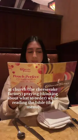 why’s it so big 😭 (that’s what she said) #fyp #cheesecakefactory #foryou #cheesecakefactorymenu #lol