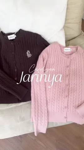 คาร์ดิแกนถักรุ่นฮิตของjarinyaมีไซส์ให้เลือกด้วยนะ สาวๆอก40+ก็ใส่สวย มีหลายสี เลือกกดกันได้เลย🤎 #jarinyaofficial #เสื้อคาร์ดิแกน #เสื้อแขนยาว #เสื้อผ้าสาวอวบ #เสื้อไหมพรม 