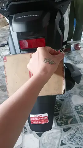 Hên, chứ k ấy 49 là tới công chuyện liền 😆🤣