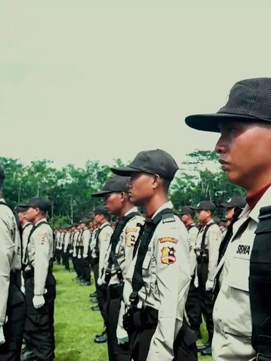 Untuk membangun Bangsa yang Hebat, Rakyat yang sehat, kuat dan Cerdas. Polri mendukung Program Ketahanan Pangan Nasional, sebagai salah satu Program Prioritas Asta Cita Presiden RI, Polri menyiapkan 1 (Satu) Juta lahan Produktif dan 4 (Empat) Program Utama yaitu Pekarangan Pangan Bergizi, Pemanfaatan Lahan Produktif, Pengawasan Distribusi, dan Rekrutmen Personel Polri dengan Kompetensi terkait serta Polri juga membentuk Satuan Pelayanan Pemenuhan Gizi atau SPPG Polri sebagai sarana Produksi hingga Distribusi Makanan Bergizi untuk masyarakat. Mari Bersama dukung Ketahanan Pangan Nasional, Menuju Indonesia Emas 2045 Wujud #DukunganTransformasiNasional dan Bentuk Kesuksesan Program Pemerintah RI