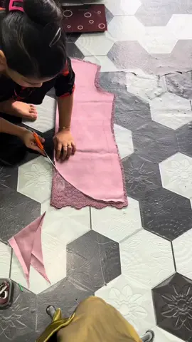 terserah mau fokus ke video atau ke soundnya #penjahit  #sewingtiktok  #sewing  #kebaya 