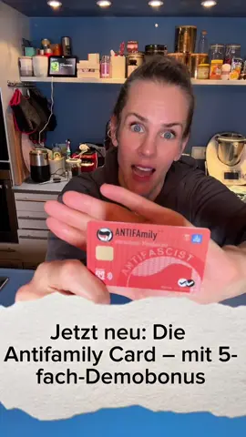 Jetzt neu: die Antifamily Card! 5-facher Aktivisten-Bonus, Echtzeit-Überweisung & Gratis-ÖPNV inklusive. Bonuspunkte? Gibt’s ab sofort nicht nur auf der Straße sondern auch fürs Meme-Posten & Videos. Und ja – bei 1 Mio Punkten winkt das Meet & Greet mit Agentin M. Frage an euch: Wie viele Punkte habt ihr schon gesammelt – und wofür? 😏 #KlartextMitLilly #Satire #Comedy #Politik #Humor *Könnte Spuren von Satire enthalten.