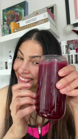 Mi secreto de energía y piel radiante:  remolacha, limón, jengibre y mi bebida Glow favorita 💖✨   Súper fácil, delicioso y lleno de antioxidantes. ¡Me siento llena de energía desde el primer sorbo!   #GlowDrink #BeetJuice #HealthyLifestyle #EnergíaNatural #SkinGlow #Detox #Remolacha #JugoSaludable #VitaminBoost #HealthyHabits #CuidandoMiPiel #cadittas #beautyinsideout #nycblogger 