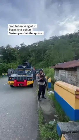 Kepolisian Resor Nabire di bawah komando Kapolres Nabire AKBP Samuel D. Tatiratu, S.I.K., pada Minggu (19/10/2025) malam berhasil mengevakuasi 236 warga dari wilayah Kilometer 64 hingga Kilometer 80, pasca insiden penembakan yang terjadi di kawasan tersebut pada 17 Oktober 2025.Kepolisian Resor Nabire di bawah komando Kapolres Nabire AKBP Samuel D. Tatiratu, S.I.K., pada Minggu (19/10/2025) malam berhasil mengevakuasi 236 warga dari wilayah Kilometer 64 hingga Kilometer 80, pasca insiden penembakan yang terjadi di kawasan tersebut pada 17 Oktober 2025.