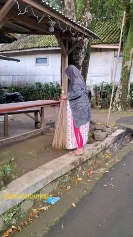 akiakitouring : Suasana di Kampung Tajur. #kampungtajur #Prwakarta #fyp #akiakitouring #ulinolangan  @Aa Supriatna @oith_ @liesherliati 