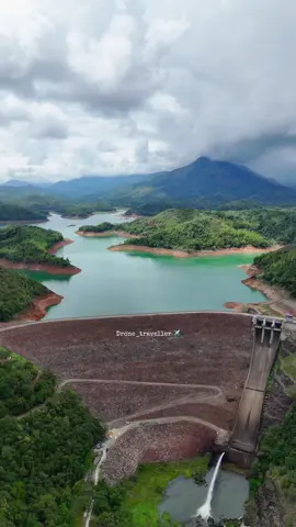 සිදී ගිය සමනල වැව 🌊  #samanalawewa  #samanalawewa_dam #ratnapura #balangoda #srilankan_tik_tok🇱🇰  🌊 සමනල වැව ශ්‍රී ලංකාවේ භයානකම වේල්ල ලෙස හඳුන්වන්නේ ඇයි ⚠️ බලන්ගොඩ පිහිටි සමනල වැව, බොහෝ විට ශ්‍රී ලංකාවේ භයානකම වේල්ල ලෙස හඳුන්වනු ලබන්නේ එය අස්ථායී භූගත පාෂාණ මත ඉදිකර ඇති නිසා ඉදිකිරීම් වලින් ටික කලකට පසු දැවැන්ත ජල කාන්දුවීම් ඇති විය. වේල්ලේ අධි පීඩනය යටතේ විශාල ජල ප්‍රමාණයක් රඳවා තබා ගන්නා බැවින්, ඕනෑම අසාර්ථකත්වයක් පහළට දරුණු ගංවතුරක් ඇති කළ හැකිය. එය CEB විසින් ප්‍රවේශමෙන් නිරීක්ෂණය කළද, එය රටේ වඩාත්ම අවදානම් සහිත වේලි වලින් එකකි. 💧🏞️ 🌊 Why Samanala Wewa is called Sri Lanka’s most dangerous dam ⚠️ Samanala Wewa, located in Balangoda, is often called the most dangerous dam in Sri Lanka because it was built on unstable underground rocks that caused massive water leaks soon after construction. The dam holds a huge volume of water at high pressure, so any failure could cause severe flooding downstream. Although it’s carefully monitored by the CEB, it remains one of the country’s most high-risk dams. 💧🏞️