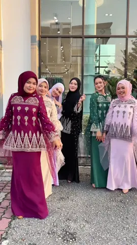 Ada yang nak join tak geng Elissa ni? 🌸 When the whole gang pulls up in Elissa Kurung, you know it's about to be a serve Now we're serving every color at once, pastel, bold, and everything in between!✨ Can't decide which color? Same here😘💖 #JlabellaElissakurung #JlabellaGlamorousRaya2025 #fyp 