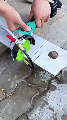 Vòi Phun Làm Mát Chống Bụi Cho Máy Cắt #voiphunlammat #voiphunchongbui #maycatgach #dogiadungtienich #xuhuong 