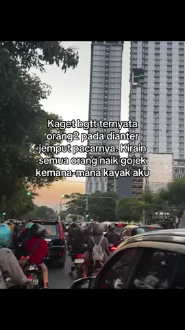 Hari2 isinya “Pak, ngebut dikit ya dah mepett”, “Pak, maaf bisa agak cepet dikit ga jalannya krn udah telat” 😂