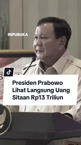 Presiden Prabowo Subianto menyaksikan penyerahan uang pengganti kerugian negara dalam perkara tindak pidana korupsi pemberian fasilitas ekspor minyak kelapa sawit (CPO) dan turunannya sebesar Rp13,2 triliun di Kejaksaan Agung RI, Jakarta, Senin 20 Oktober 2025. Diketahui, penyerahan uang ini merupakan tindak lanjut dari putusan kasasi Mahkamah Agung (MA) yang menganulir vonis lepas terhadap tiga terdakwa dalam kasus korupsi ekspor CPO, yakni Permata Hijau Group, Wilmar Group, dan Musim Mas Group. Kreator: Hirzi  Produser: Ronggo Astungkoro  #Republika #CekRepublikaAja #KejaksaanAgung #CPO #PresidenPrabowo  