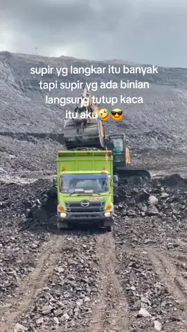 bujur jua kh yo kang 🤣 @iniiarifarman @iyan_nepeyy @✨Ari_dandaman✨ #driverhaulingkalimantan #drivermuda #fyp #storytambangbatubara #haulingbatubara 