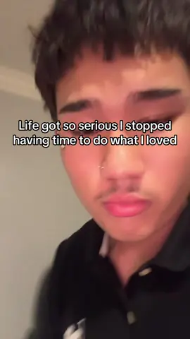 I had so many painting and drawing but I threw them away because they were just cluttering up my room 💔 #art #painting #hobby #drawing #growingup 