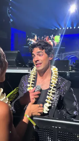 Thirteen going on thirty! BEST BIRTHDAY EVERRRR TY 🎂🤭 @Jonas Brothers @joejonas 