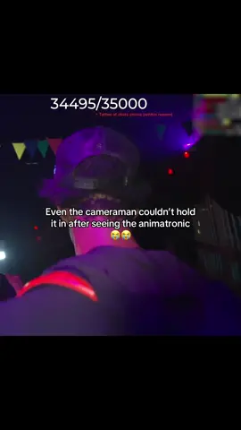 Even the cameraman couldn’t hold it in after seeing the animatronic #silky #lacy #rug #faze #fazeclan 