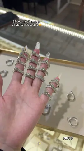 Ẻm chưa xi mà đã sáng cở đóooo 🤭 #THUYLIEUCHAMJEWELRY #CHAMJEWELRY #THUYLIEU #CHAM #CHAMJEWELRYQ10 #TRANGSUC #xuhuongtiktok #ilovetiktok #ToasangcungCham 