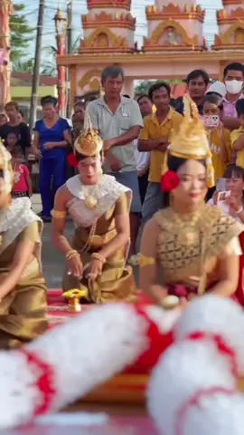 របាំបាច់ផ្កានៅវត្តដូនទ្រូ