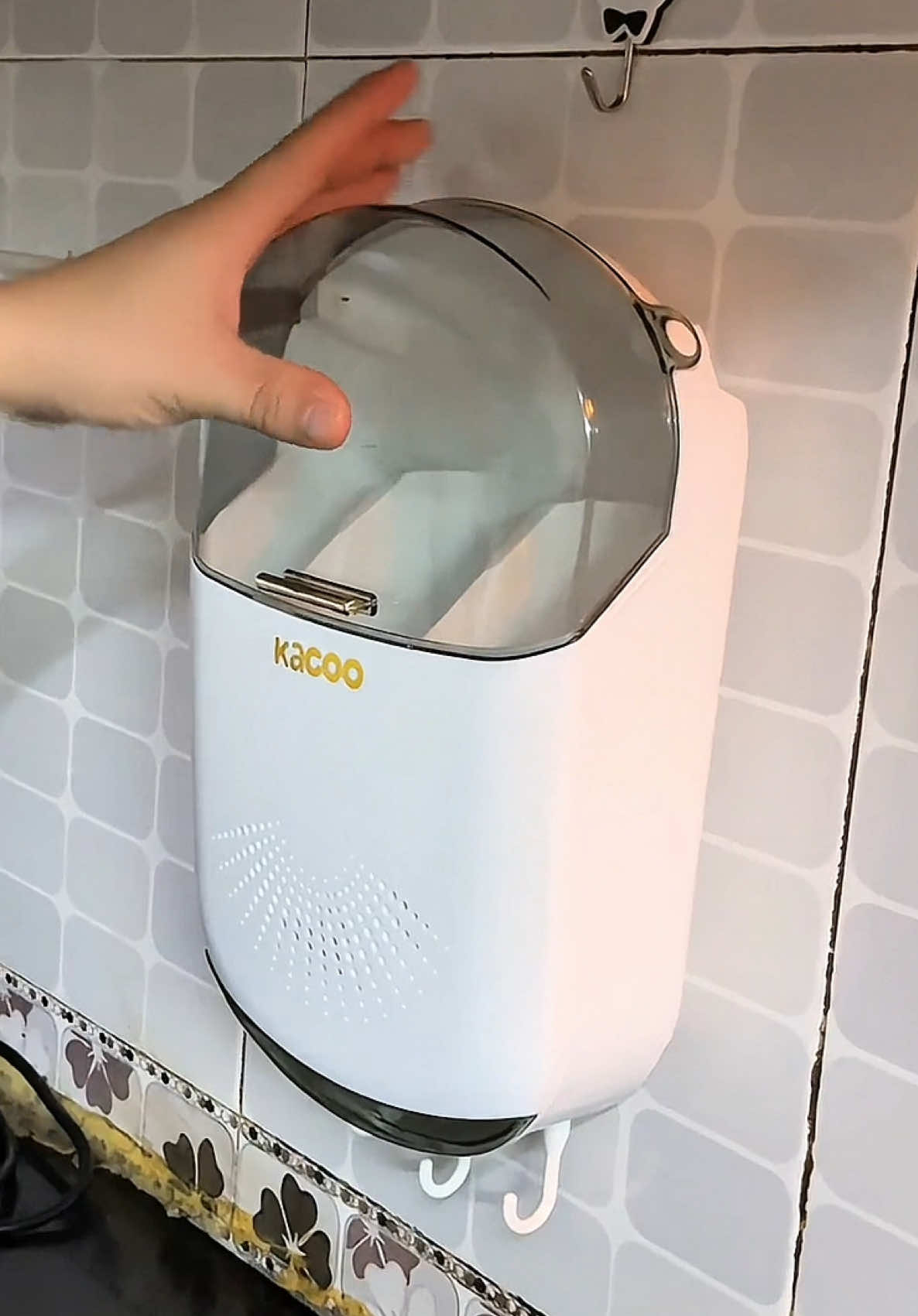 Bé mà không hề nhỏ ,review hộp đựng đũa muỗng thông minh  #xuhuong #hopdungduamuong #hopduatreotuong #giadungnhabep #hoangvu 