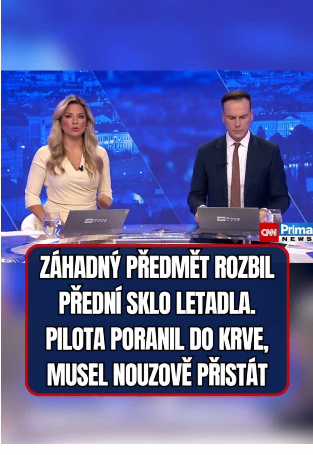 Let společnosti United Airlines se 140 lidmi na palubě musel nouzově přistát poté, co neznámý předmět zasáhl čelní sklo stroje, informují americká média. Okolnostmi nehody se zabývají úřady.