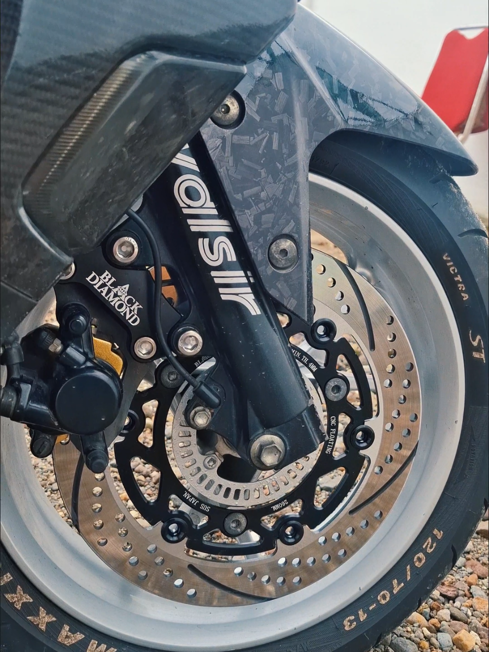 🔥 Upgrade performa motor kamu sekarang! 🔥 Cakram depan Black Diamond hadir dengan desain stylish, kuat, dan tahan tentunya motor makin keren ✅ Pengereman lebih pakem & responsif ✅ Bahan berkualitas tinggi, awet digunakan ✅ Desain sporty bikin motor makin keren Buruan order, cek keranjang kuning kita ya teman2 #BlackDiamond #DiskBrake #nmax  #nmaxmodifikasi  #piringancakram  nmax