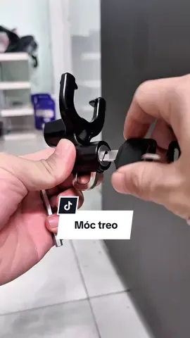 Chiếc móc treo đồ kèm khoá cho xe máy các dòng. #moctreodokemkhoa #moctreodoxemay 