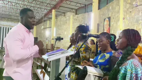 Le seigneur nous appelle à sa moisson. Allons proclamer sa bonne nouvelle aucours de cette nouvelle semaine qu’il nous accorde @la queen giso😘 @LÉGENDE TV24@CCACJ Bè Apeyemé #fyp#tiktoktogo#tiktokbenin