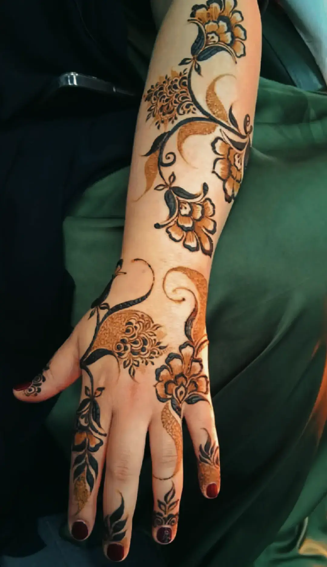 unique Beautiful trending arabic 3D henna design in uae 🇦🇪 #trending #rabbiaartists #henna #design #hennadesign 