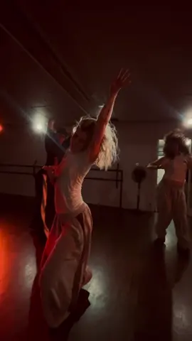 ON MY BODY - @TYLA  🧠 - ME 👯 - @davidwesterbeerg & @Shaaggz  #tyla #onmybody #choreography #dc 