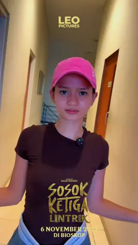 Mau join trend nya😉 Saksikan FILM SOSOK KETIGA LINTRIK Tayang 06 November 2025 di Bioskop! #SosokKetigaLintrik #FilmSosokKetigaLintrik #LeoPictures #Mantra #Tiktoktainment 