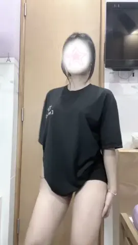 Lấy đồ đen nãy quay tt nhảy lun:))