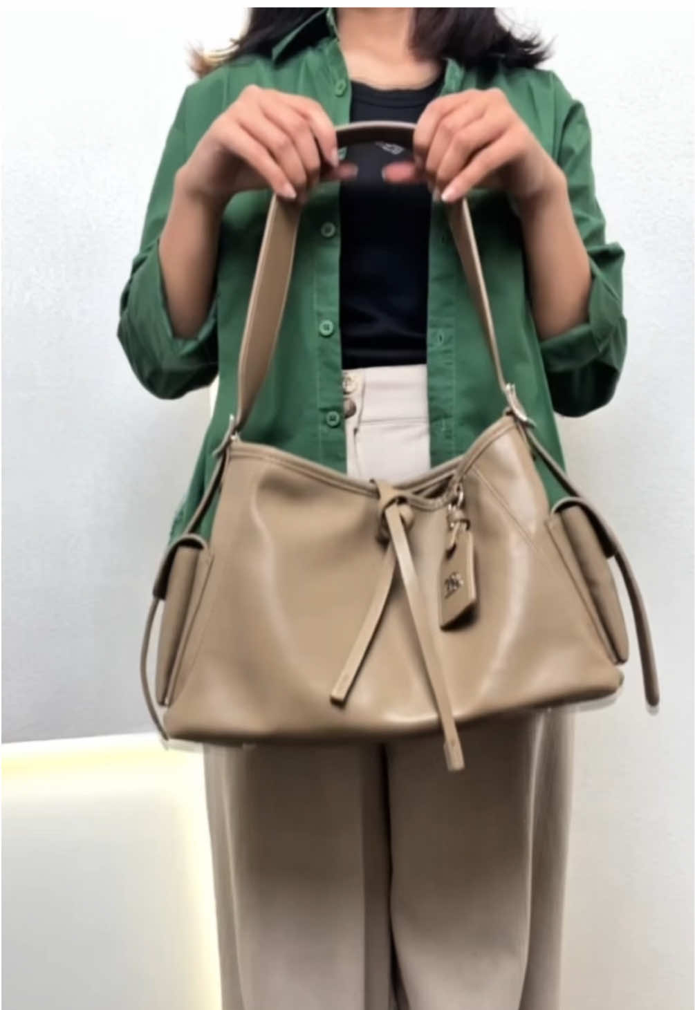 Tas besar wanita buat ngantor under 200k😍 #WIBGAJIAN #PromoGuncang1010 #jimshoney #GajianSale #lalytabag 