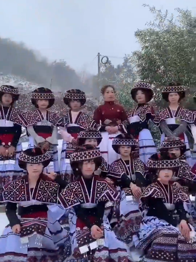 Membalas @irmaaa74_  Suku Hmong A-Hmao Kristen ✝️ di China 🇨🇳 #hmoob #hmong #miao #ahmao #fyp 