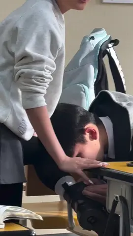 @Mistress_Parvina Hey slaves, this is my second profile.  #mistress #foot #goddess #dominationsbell 