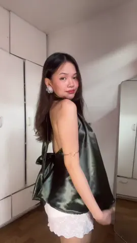 satin tops >> #top #tops #toprecomendation #outfitrecommendation #haltertops #satintops #satinoutfit #outfit #outfitcheck #christmasoutfit #holidayfits #holidayoutfit #fitcheck #fitinspo #haltertopoutfit #affordabletop #fyp 