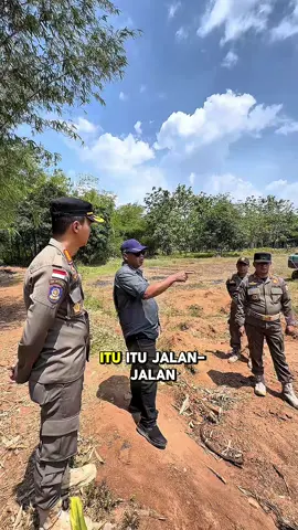 SIDAK STOP TAMBANG ILEGAL DI MAJALENGKA Saya tidak anti terhadap usaha tambang, sebab saya percaya usaha tambang bisa meningkatkan ekonomi masyarakat, apabila dikelola dengan baik, benar,  patuh hukum, dan berkeadilan Jangan sampai usaha tambang dilakukan secara ilegal, sembunyi-sembunyi, apalagi sampai merusak alam Usaha tambang harus memberikan keadilan, yang untung bukan hanya pengusaha saja, tapi para pekerja (buruh) tambang harus terjamin kesejahteraannya. Selain itu usaha tambang juga harus memperhatikan kelestarian lingkungan, jangan sampai merusak alam.  Misal bekas lubang tambang harus kembali direklamasi, lahan gundul bekas tambang kembali ditanami pepohonan Aktivitas tambang termasuk aktivitas kendaraan pengangkut hasil tambang, jangan sampai mengganggu ketertiban umum apalagi sampai membahayakan keselamatan pengendara lain di jalaan raya Saya bukan sedang mencari popularitas atau keuntungan pribadi sesaat, tapi sikap saya seperti ini sebab saya cinta terhadap tanah kelahiran saya Majalengka Anak cucu keturunan saya, butuh warisan alam yang bersih, hijau, lestari #majalengka #emansuherman #tambang #pertambangan #tambangilegal #majalengkalangkungsae