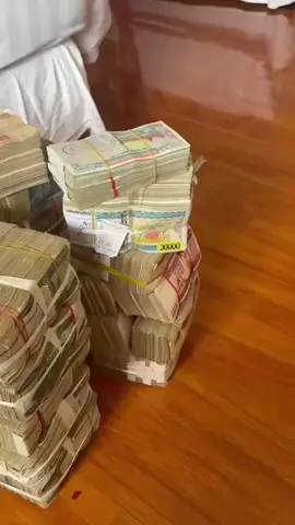 ပစ္စည်းလိုချင်တဲ့လူတွေရော Payment နဲ့ပဲဝယ်ချင်တဲ့လူတွေရောCbမှာအသေးစိတ်လာမေးမြန်းလို့ရပါတယ်#money #mrykuu #ပိုက်ဆံရှိမှလူရာဝင်မယ် #ပိုက်ဆံ 