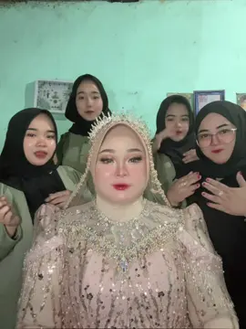 MAsyAllah hari ini weding kk Riska🥰  jngan lupa velocity dlu #fyppppppppppppppppppppppp #echamakeupjember #muahistjember #muajenggawah #inspirasipengantinindonesia 