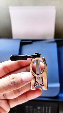 Scissor na small but terrible Travelling Scissor Portable  #scissor #travellingscissor #portablescissor 