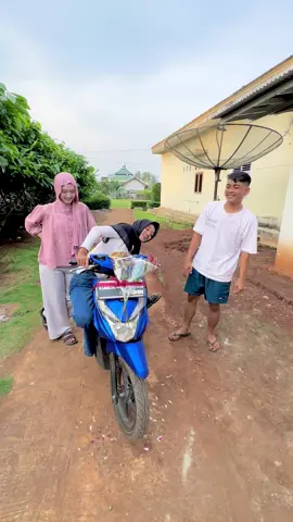 Selamat ulang tahun @wulan semoga kadonya suka @Andini Kumala Dewi #cici #dola #id 