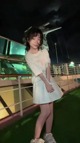 このボートの上で、私たちの秘密を楽しもう？ #오빠 #kawaii #kawaiigirl #パパ #춤추다 #お利口な #理想の娘 #癒し系女子✨ #バズりたい #ダンス #ダンス動画 #갭모에 #말순이 #힐링캐릭터 