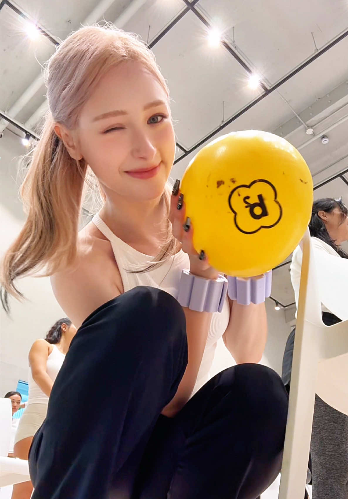 Yesterday I went to the amazing wellness event Cleansing Barre organized by @barresquare_official The purpose of the event was to offer a day where beauty and wellness come together as one. We started the event learning how to do a natural makeup and a pretty casual hair style 💄👱🏻‍♀️ @gukhwa_makeup Followed by a session of Barre, a low-impact workout that combines elements of ballet, Pilates, and yoga 🧘🏼‍♀️💪🏻 @jihyunilovee @sudall___ And to finish on a high note, we had a class on aroma massage & meditation 💆🏼‍♀️🧠 @myojeong.kim Got to know so many new people and brands that are urging for a more comfortable, productive and healthier lifestyle. Looking forward to apply all the learnings to my daily life! ✨ #클린징바레 #바레스퀘어 #Lifestyle #Fitness #wellness            